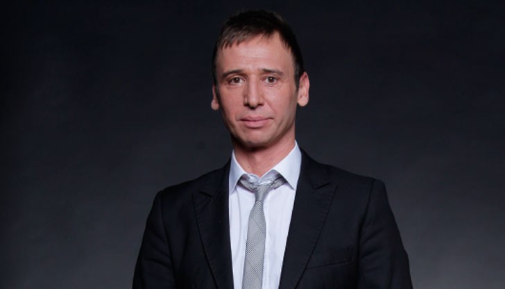 Виктор Калев имитира Лили Иванова и в театъра